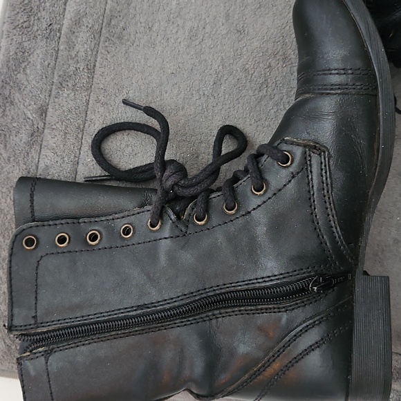 Steve Madden Sz 8 Black Lace-Up Women's Boots - Picture 6 of 7